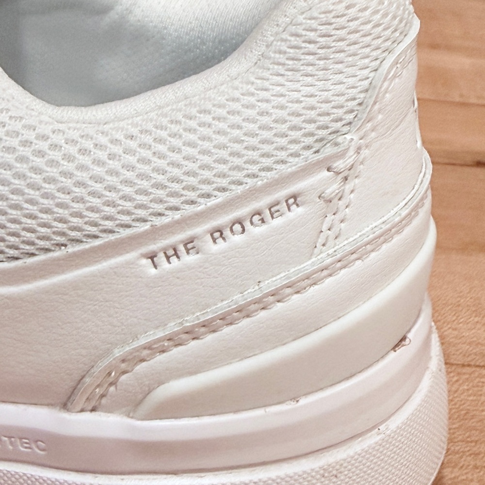 On THE ROGER Advantage - Picture 2 of 13
